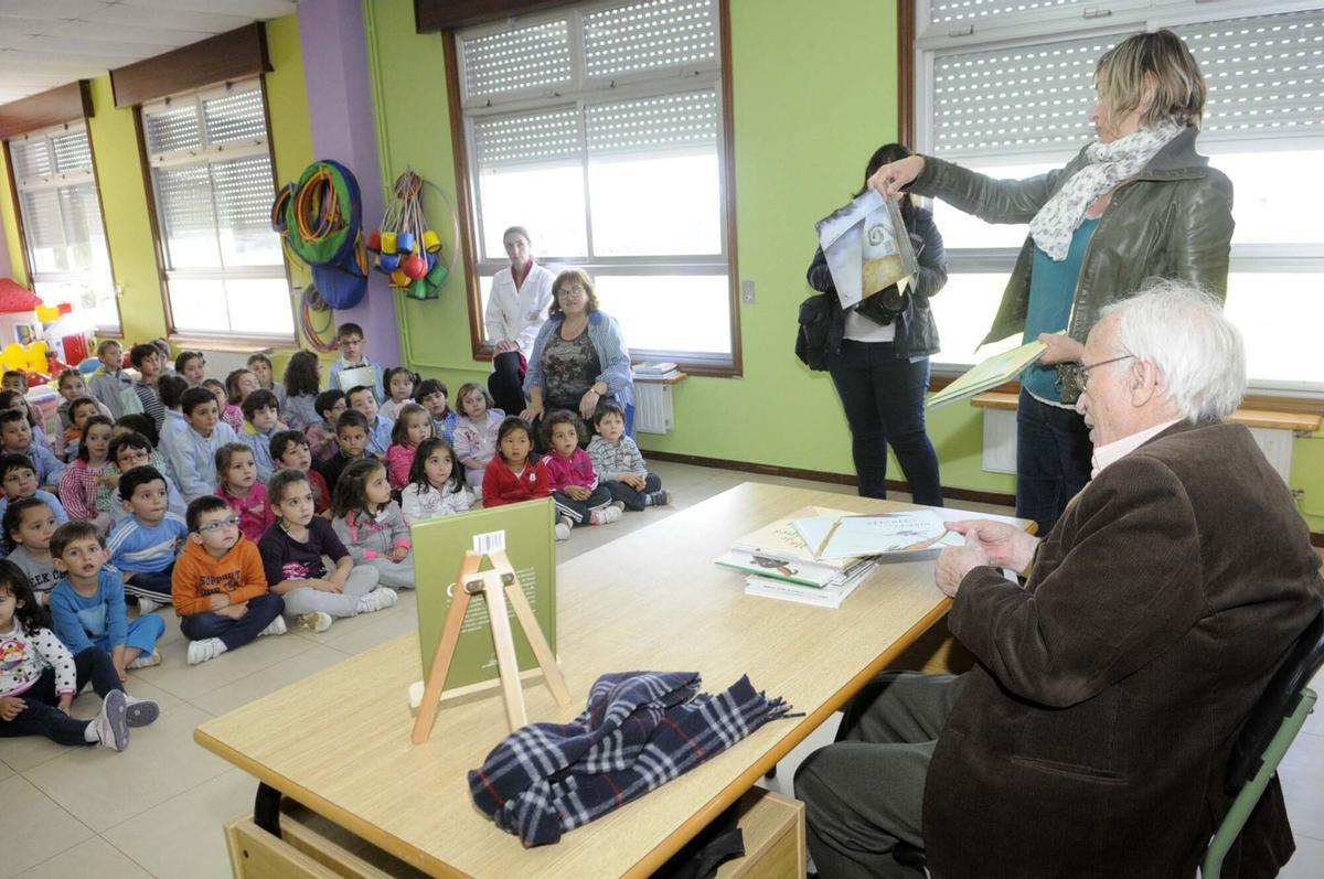colegio de a pastora recibe la visita de xose neira vilas