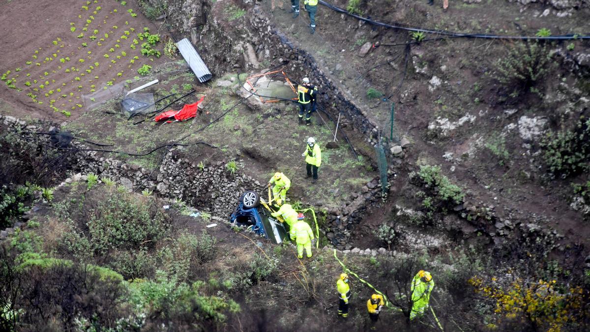 Rescate de los cuerpos de los fallecidos en el accidente de tráfico de Gran Canaria