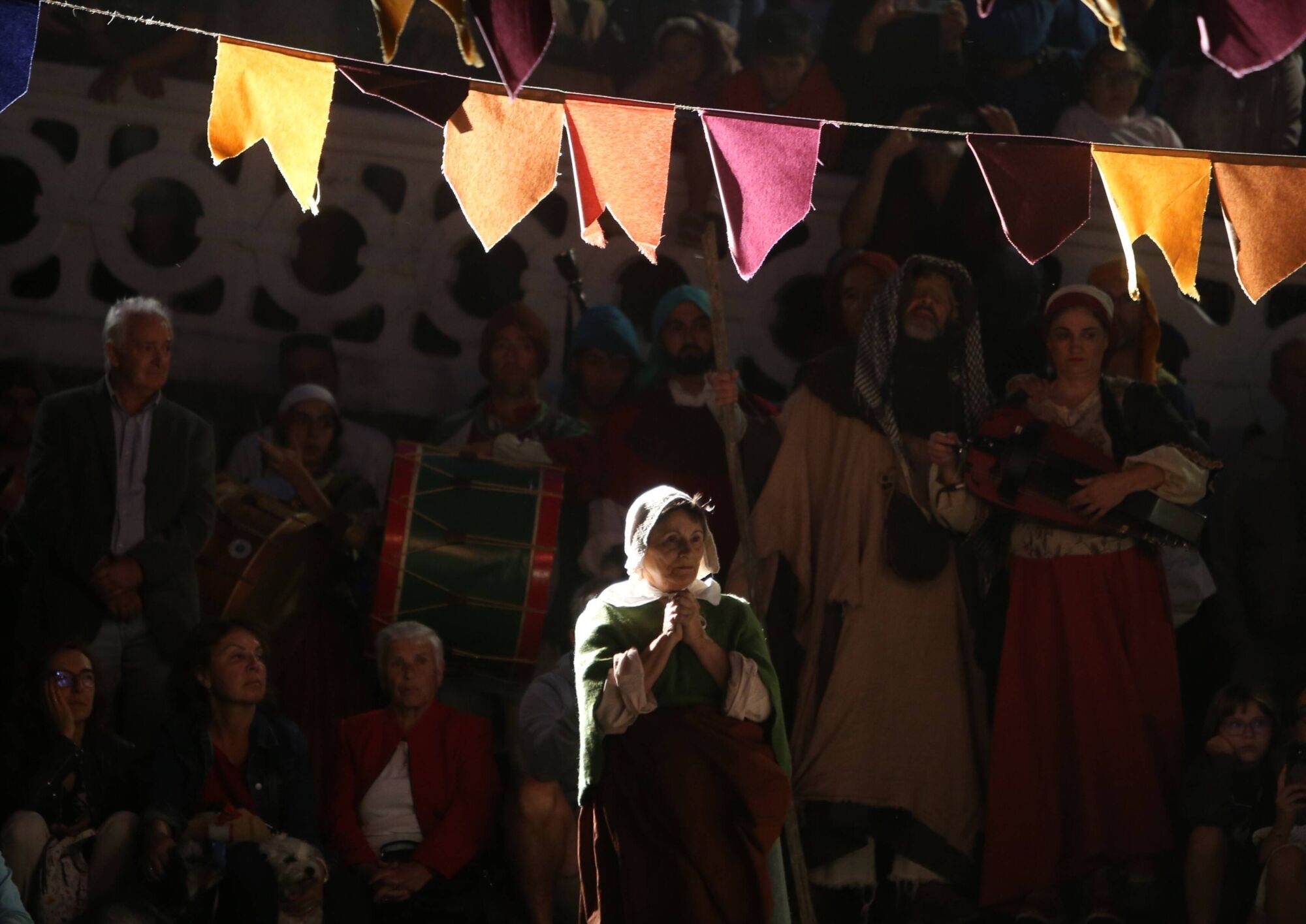 REPRESENTACION TEATRAL DE LA INVASION TURCA DEFENSA DA VILA POR LAS CALLES DE CANGAS