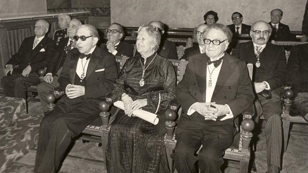 Carmen Conde, primera mujer académica de la RAE, el día de su ingreso en la magna institución en 1979.