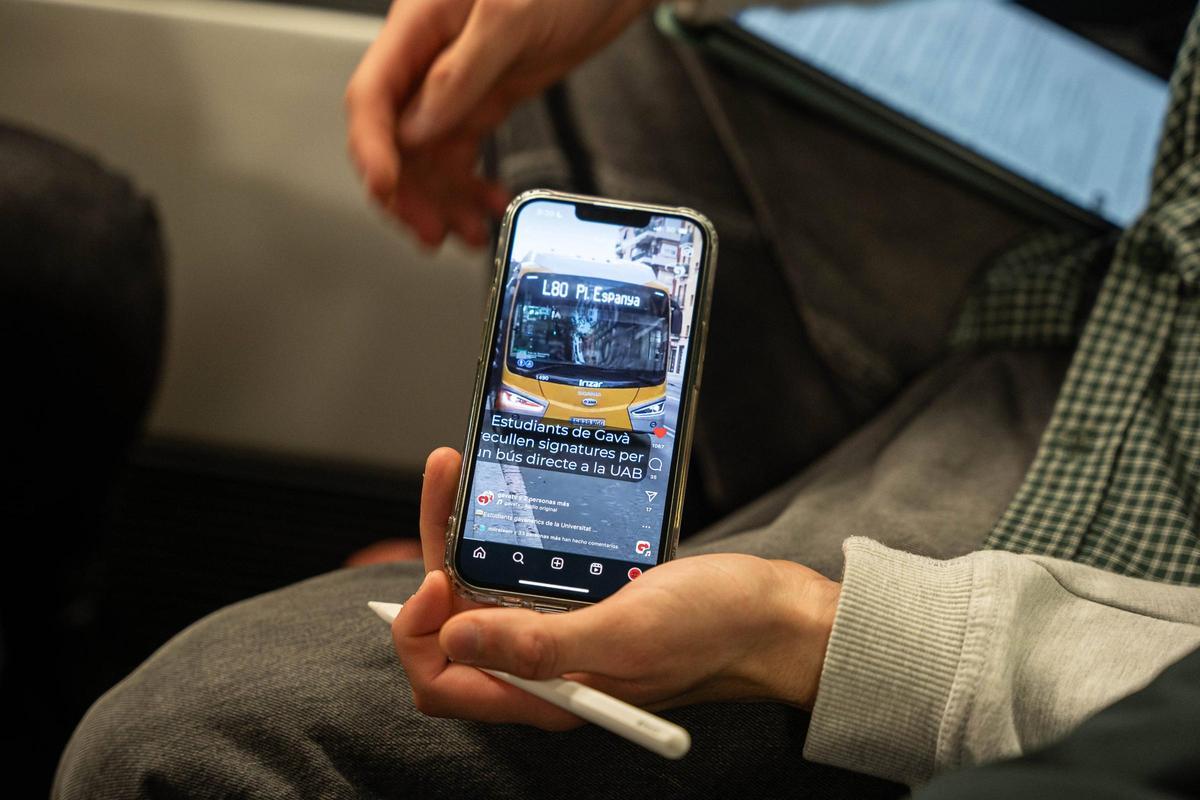 Los universitarios de la UAB que viven en el Baix Llobregat tardan cuatro horas en llegar y volver de clase