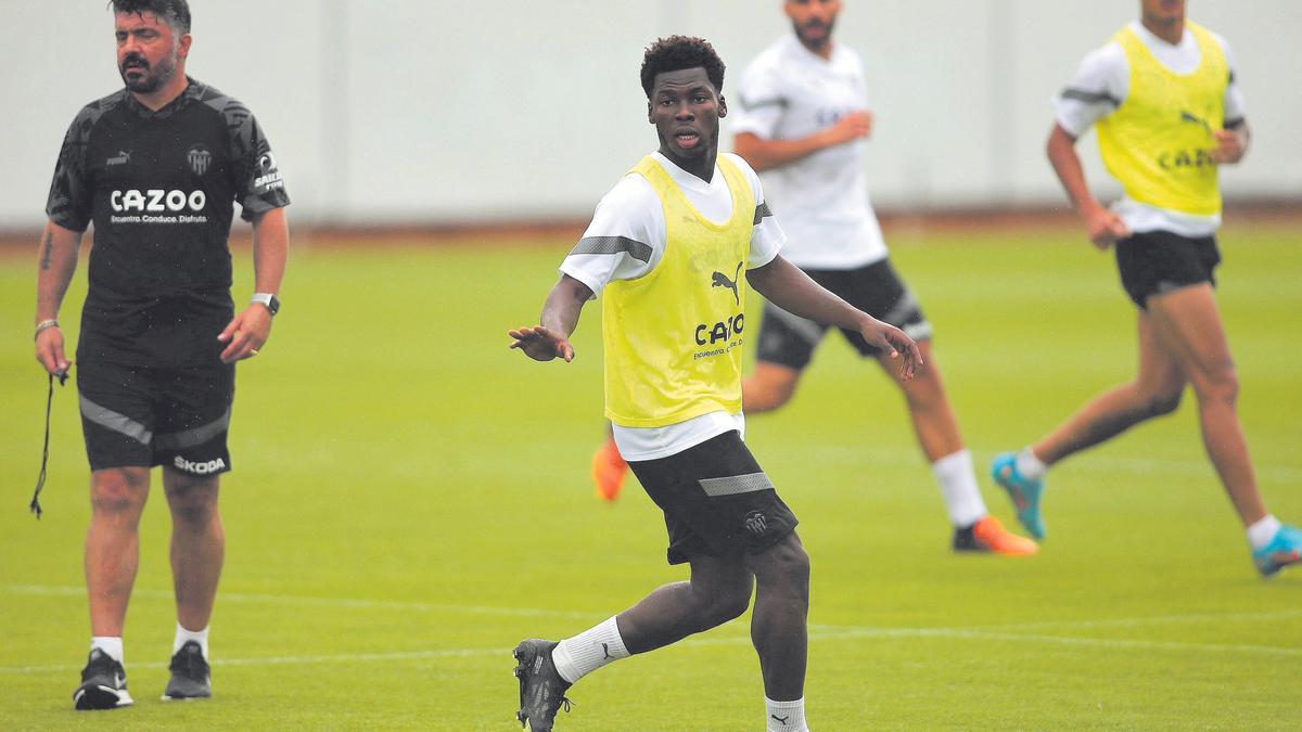 Yunus Musah durante un entrenamiento a las órdenes de Gattuso