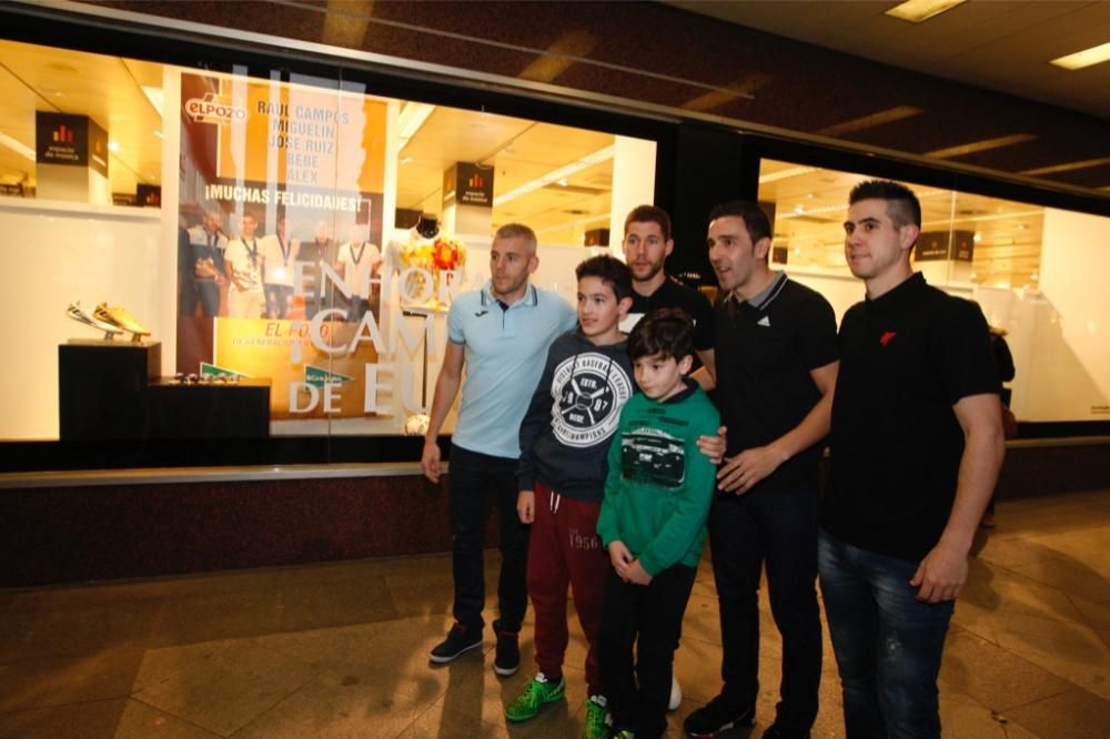 Escaparate para los campeones de Fútbol Sala