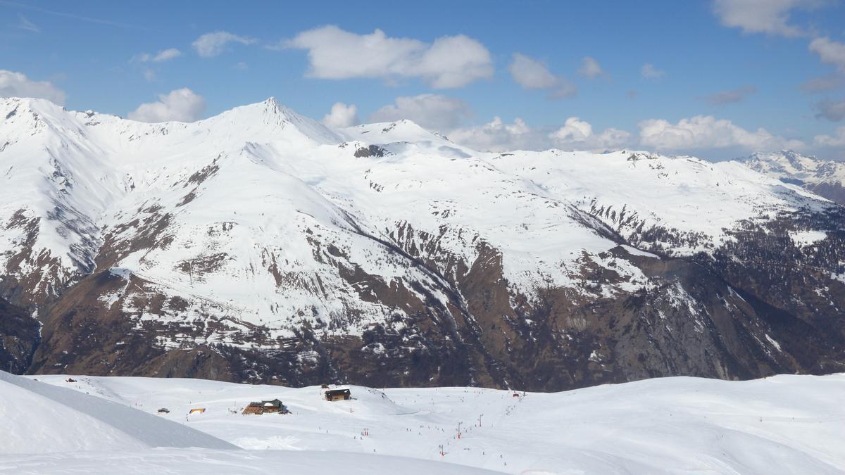 Los Alpes franceses, nevados, cerca de la localidad de Valloire