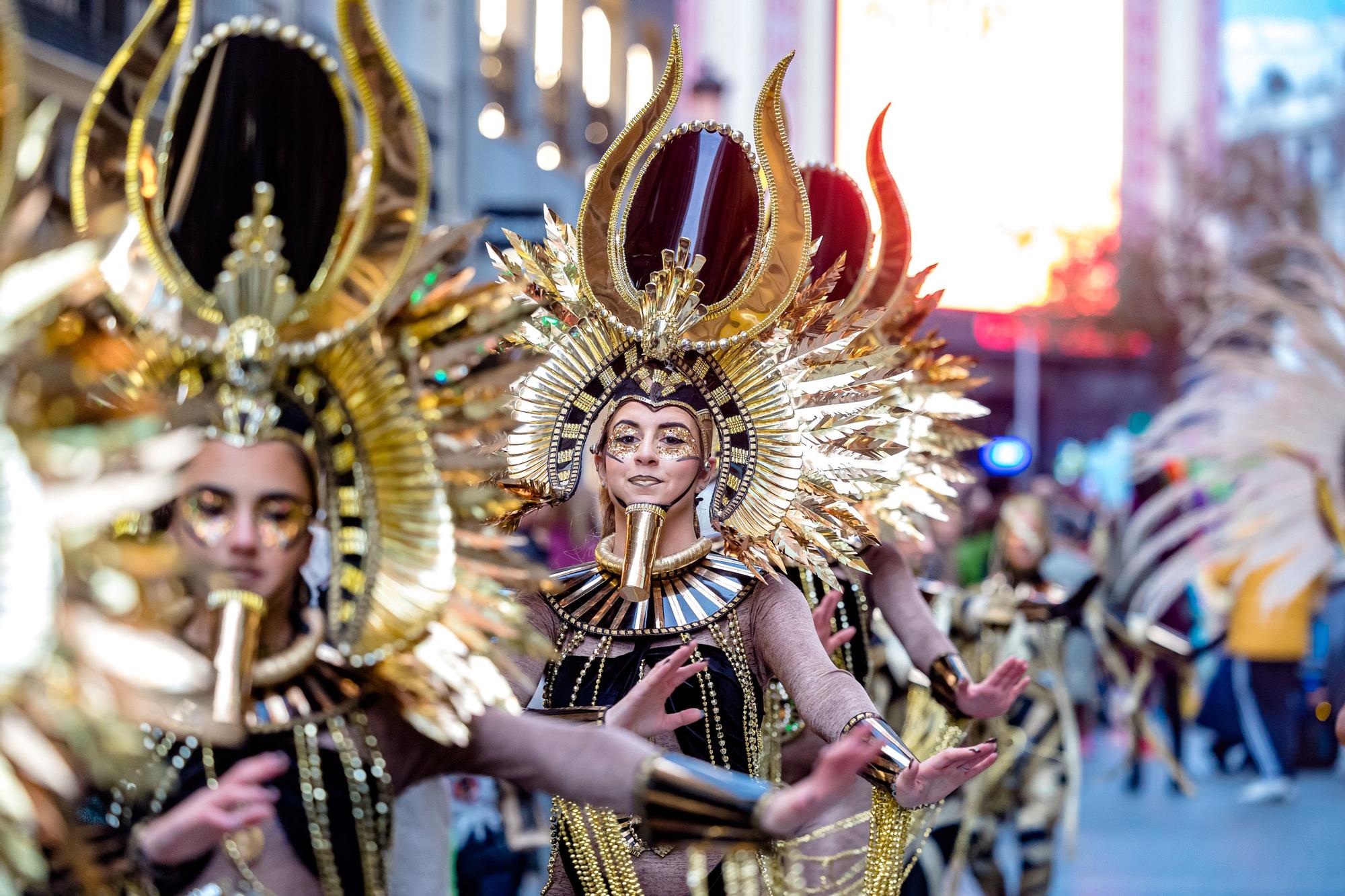 El Carnaval de Torrevieja desfila en el centro de Madrid con motivo de Fitur