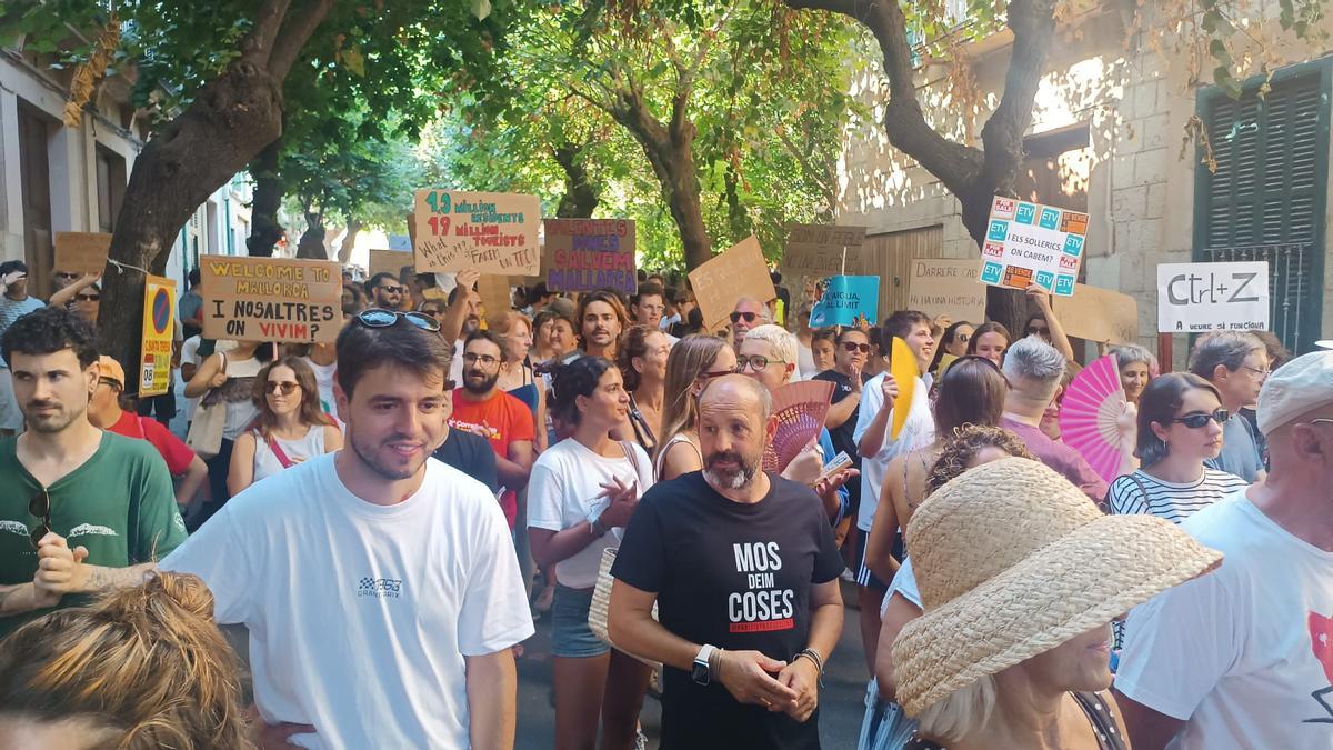FOTOS | La protesta de Sóller contra la masificación turística, en imágenes FOTOS | La protesta de Sóller contra la masificación turística, en imágenes