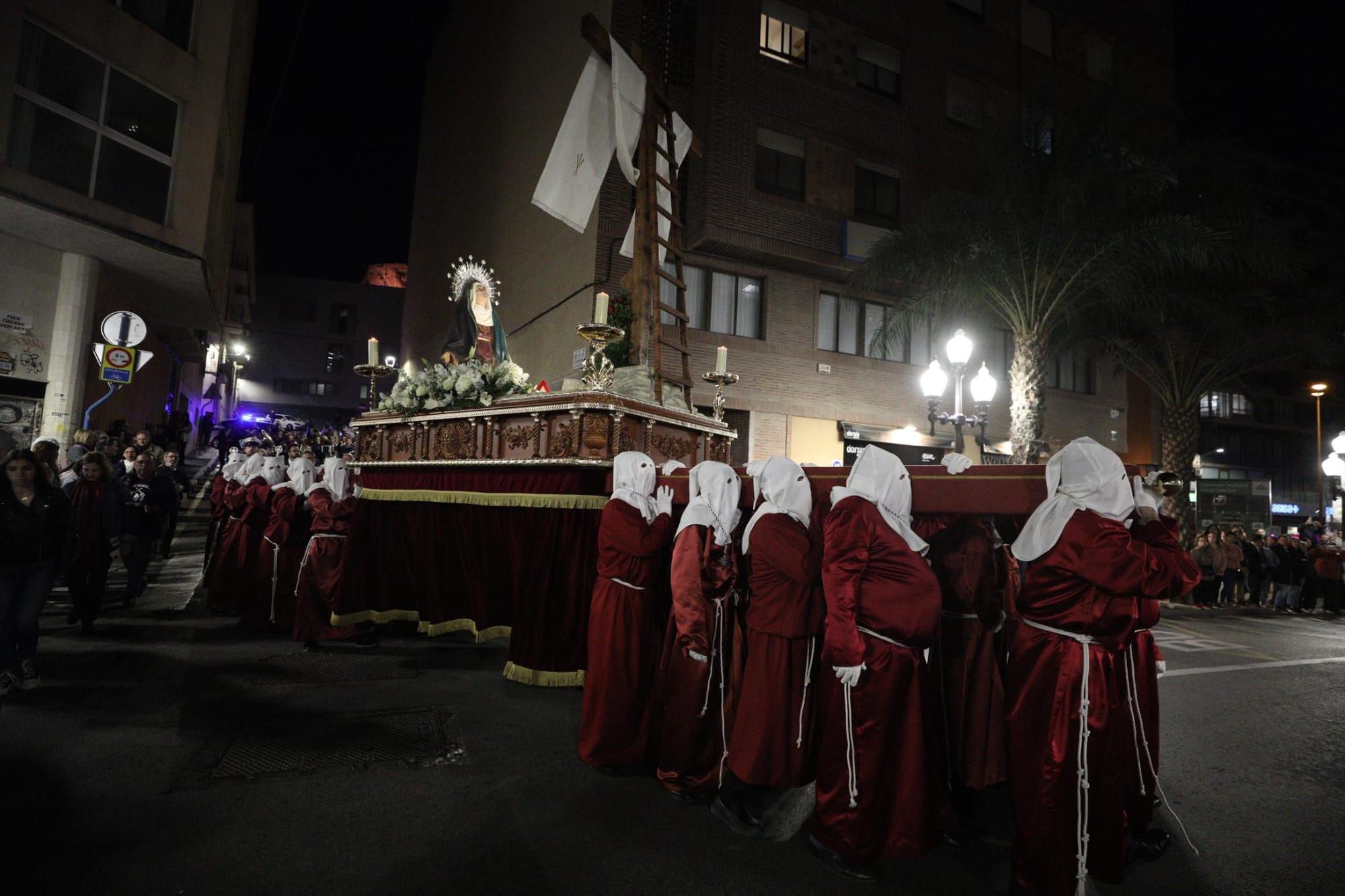 Pasión en el Viernes Santo de Alicante en la procesión del Santo Entierro