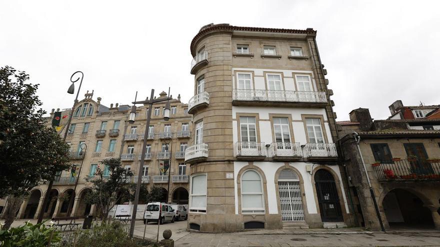 El edificio del Carabela ofrecerá ocho apartamentos turísticos en plena Ferrería tras su cambio de dueño