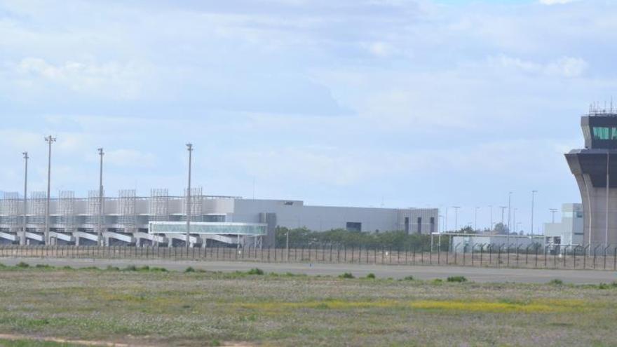 Desierto aeródromo de Corvera, en Murcia.
