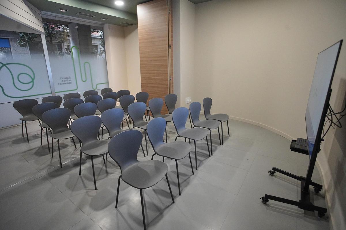 Les imatges de la inauguració de l'Associació contra el càncer a Girona