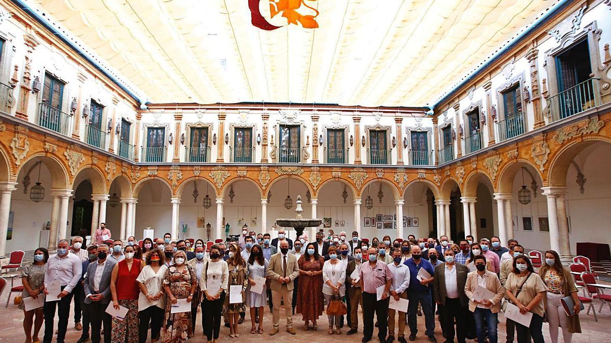 Acto de firma de ayudas del I programa Córdoba 15.