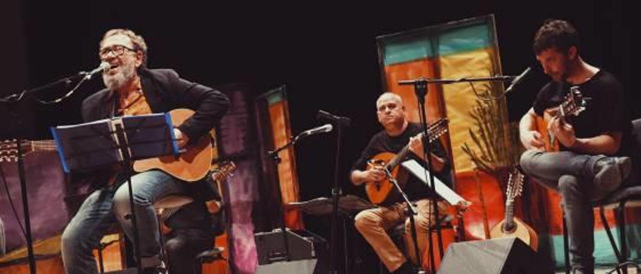 Miquel Gil con su banda, el jueves en el Palau de la Música.