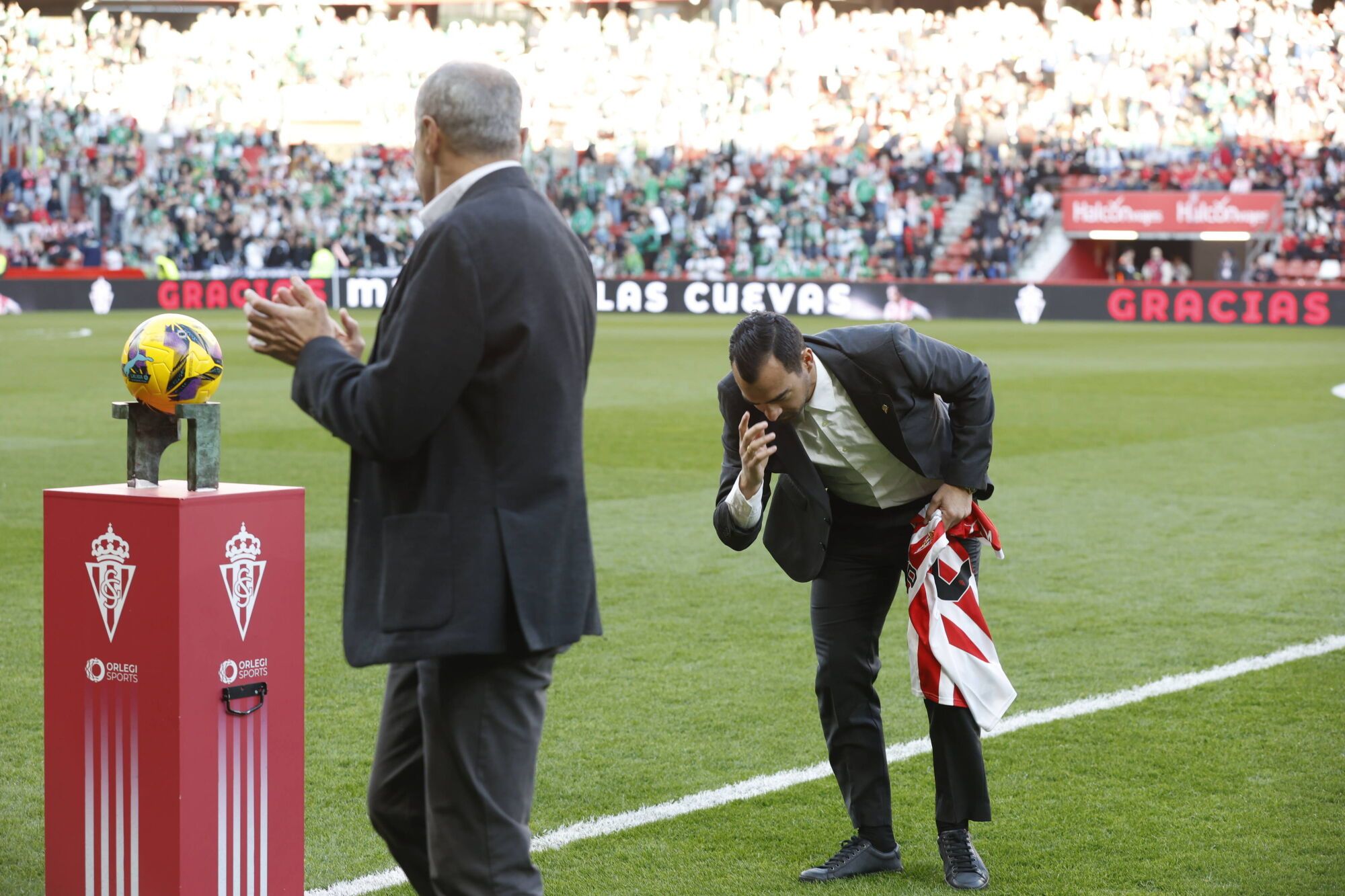 EN IMÁGENES: Ambientazo en el Sporting-Racing de Santander disputado en El Molinón