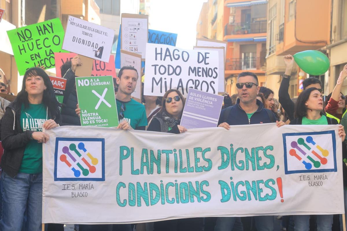 Los profesores se concentran en Alicante para reclamar mejoras en la educación pública