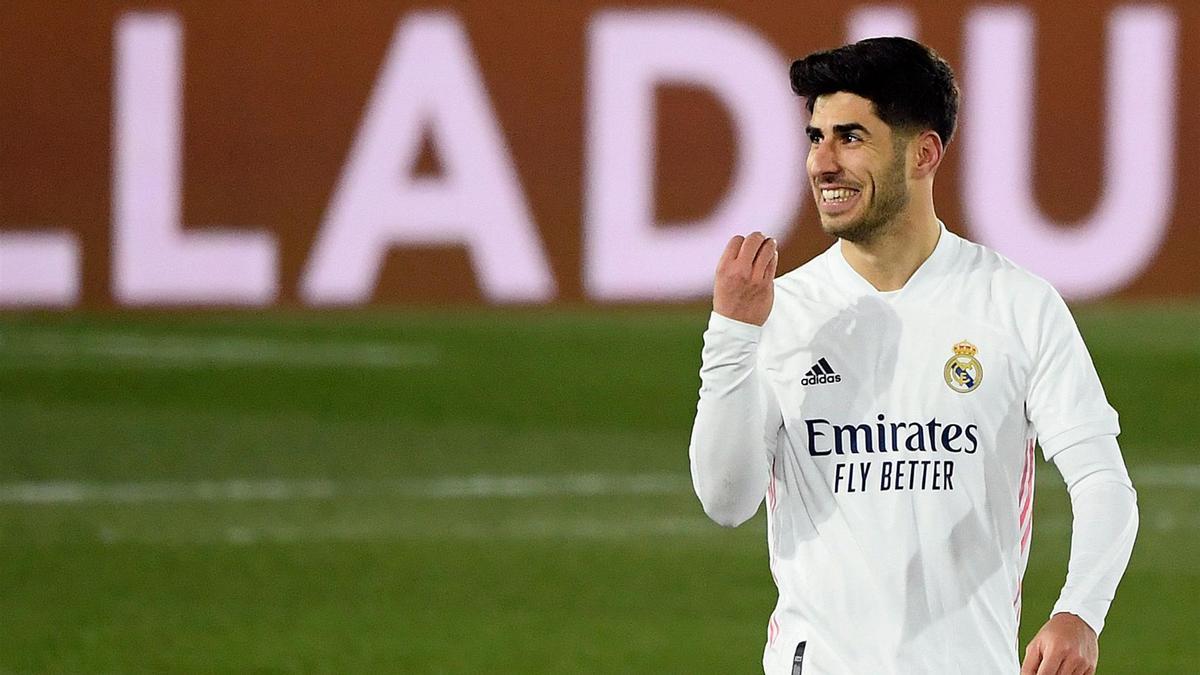 Asensio: "En la mano le da, no sé si es para penalti, pero le da".