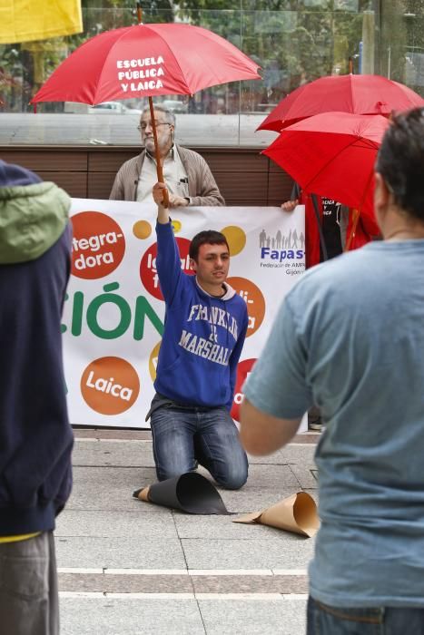 Manifestación "Pasacalles por la digindad" en Gijón