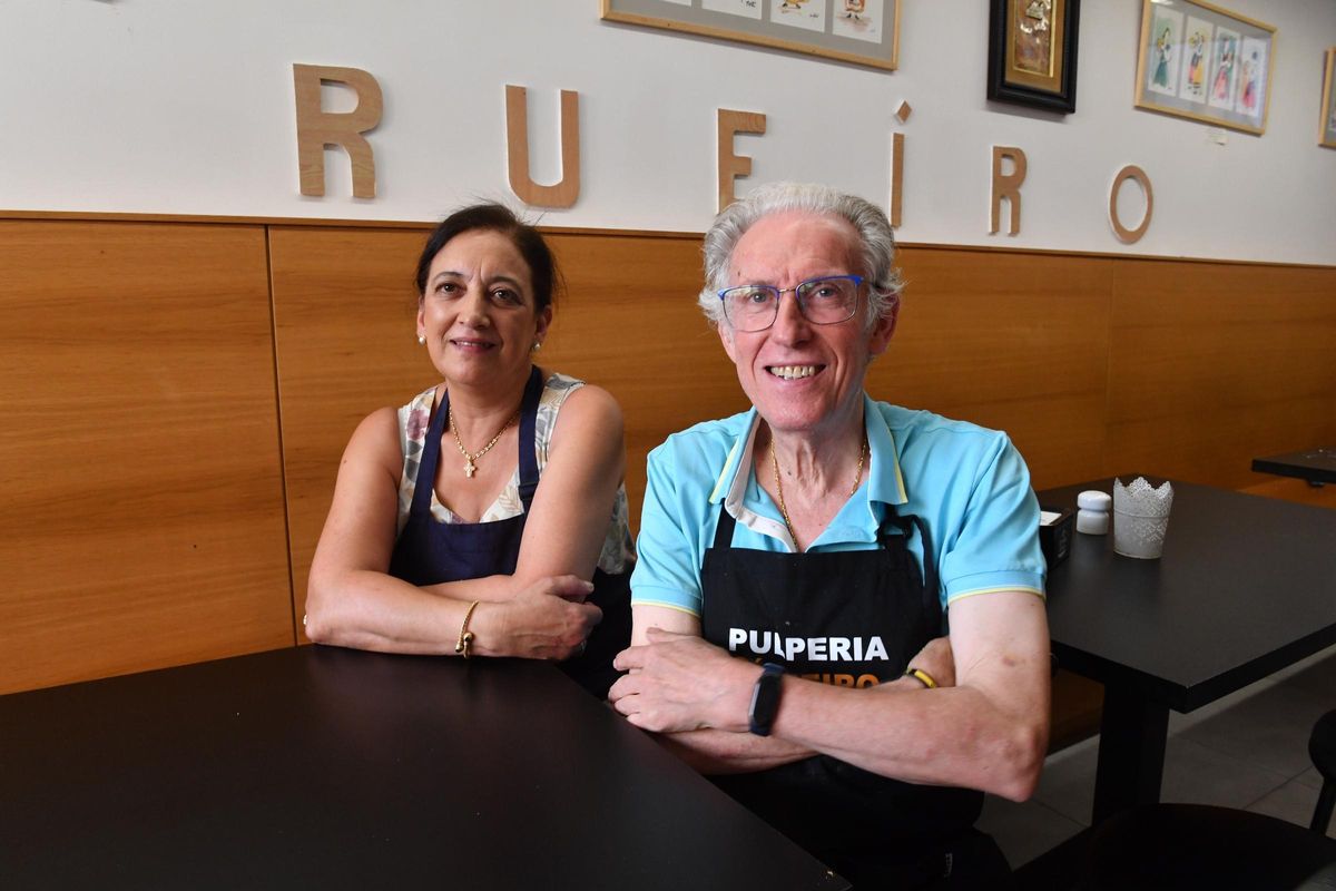 Mayte Quintáns, con su marido Arnau en Pulpeira O Rueiro