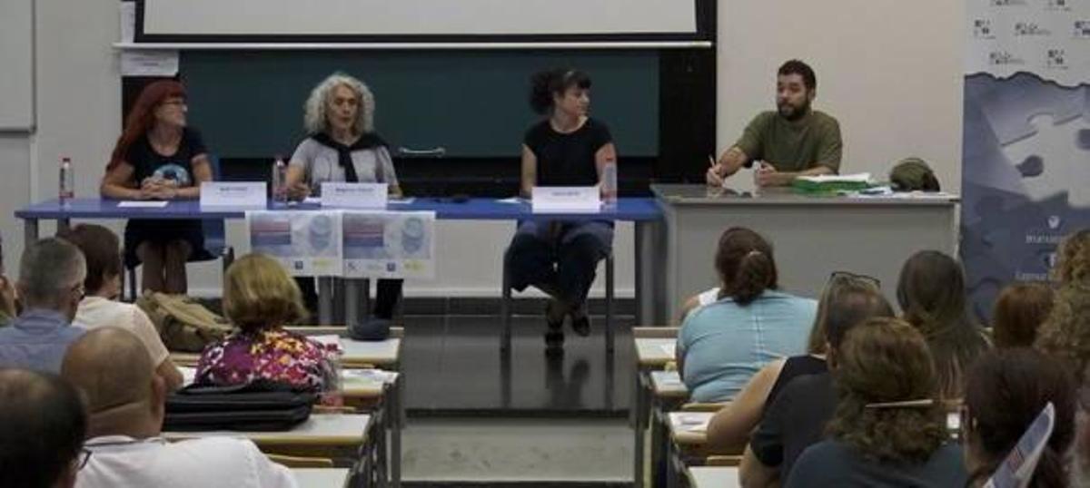 Un instante de la jornada celebrada ayer en la Universitat de València.