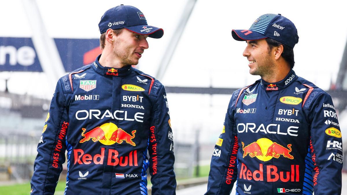 Max Verstappen y Sergio Pérez, antes de la presentación del RB20