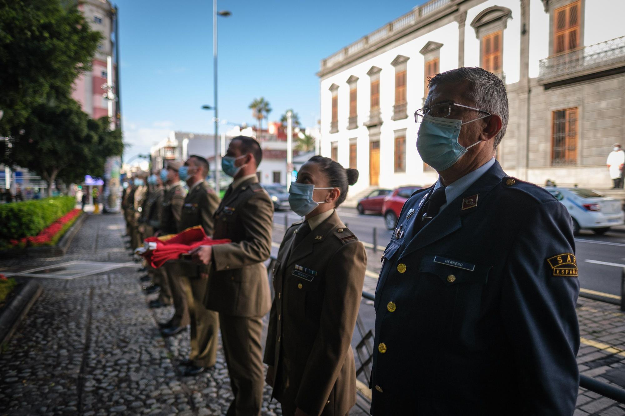 Acto mensual de izado de Bandera en la plaza Weyler.