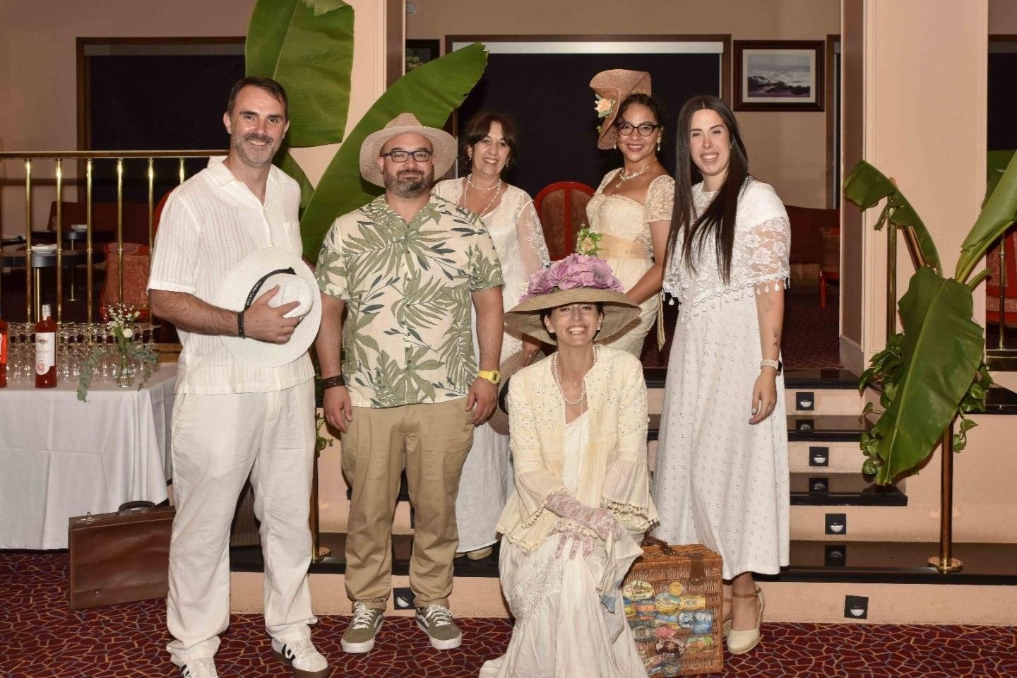 Asistentes a la fiesta de aniversario del Casino La Toja.
