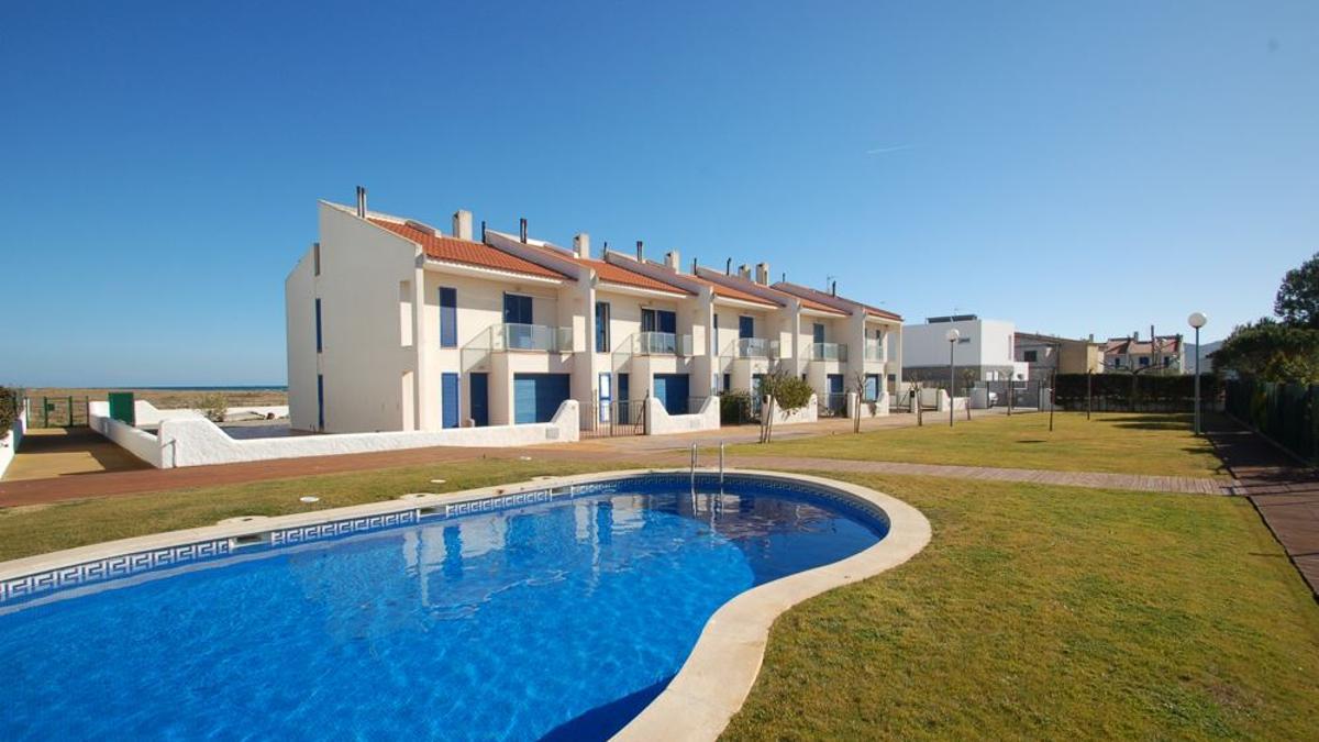 Imatge d'arxiu d'un bloc de pisos d'ús turístic.