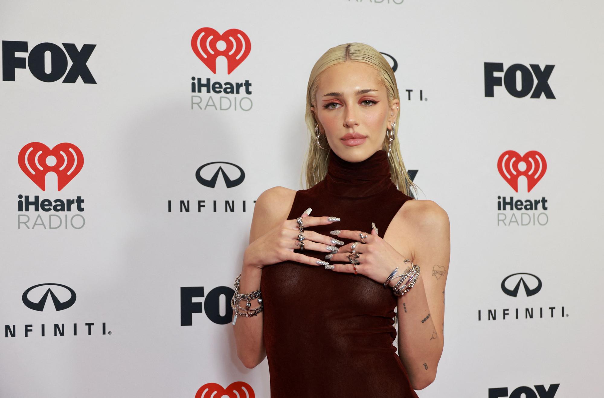 Las mejores imágenes de la alfombra de los iHeartRadio Music Awards 2023