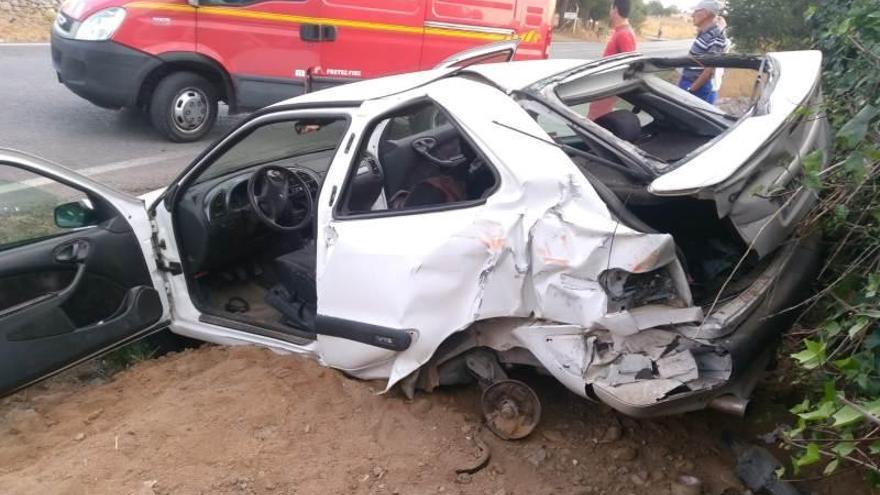 Un herido leve en una colisión entre un coche y un camión en Pozoblanco