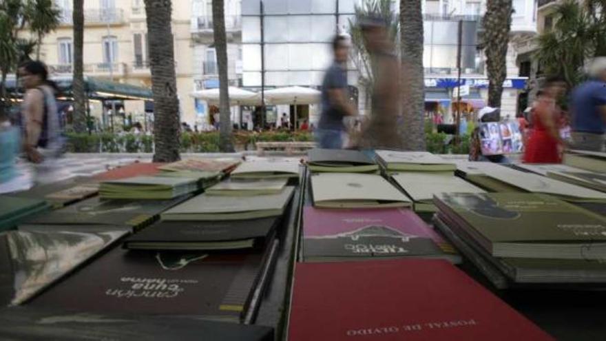 La Feria del Libro de Alicante se inaugura el próximo 6 de julio y permanecerá hasta el día 15 en la Explanada.