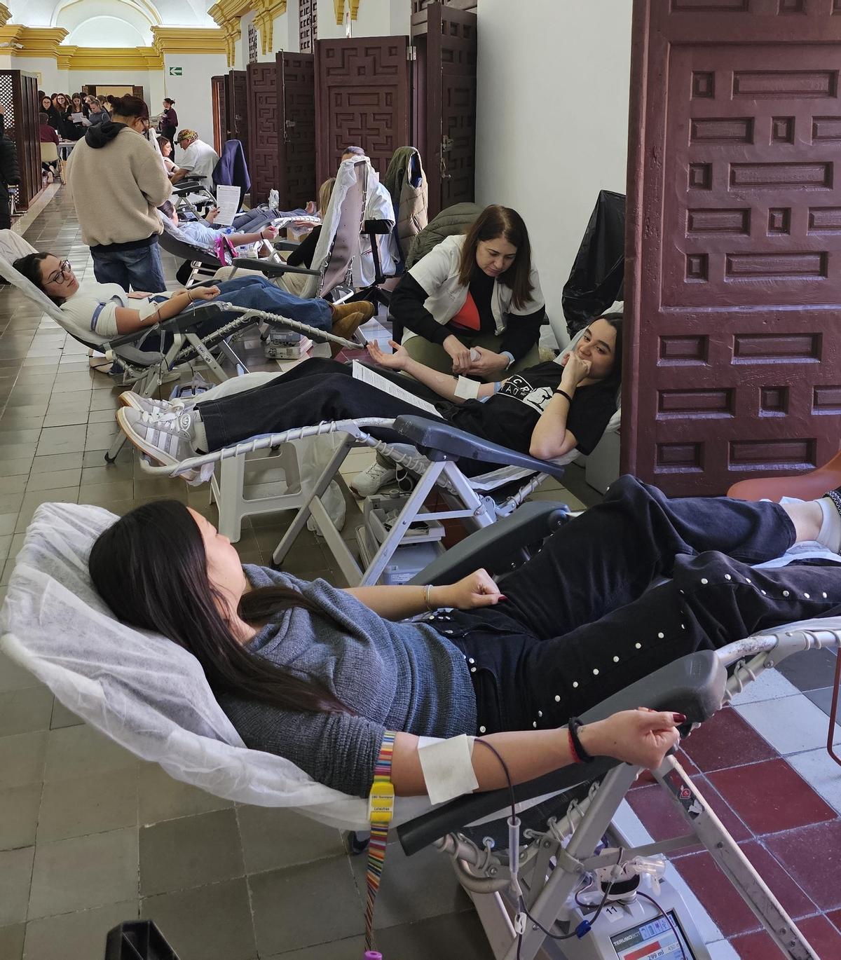 Colas en la UCAM ante el llamamiento del Centro Regional de Hemodonación.