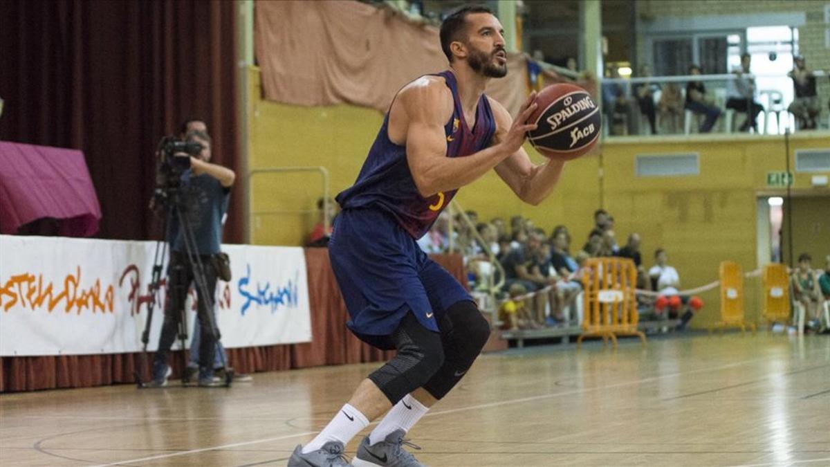 Pau Ribas volvió a una pista de basket once meses después