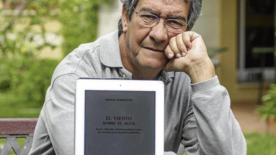El poeta cacereño Santos Domínguez recibe el premio Juan Ramón Jiménez