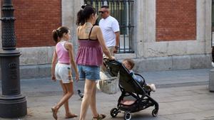 L’hivern demogràfic es consolida: Els naixements cauen al mínim històric i l’esperança de vida escala als 84 anys