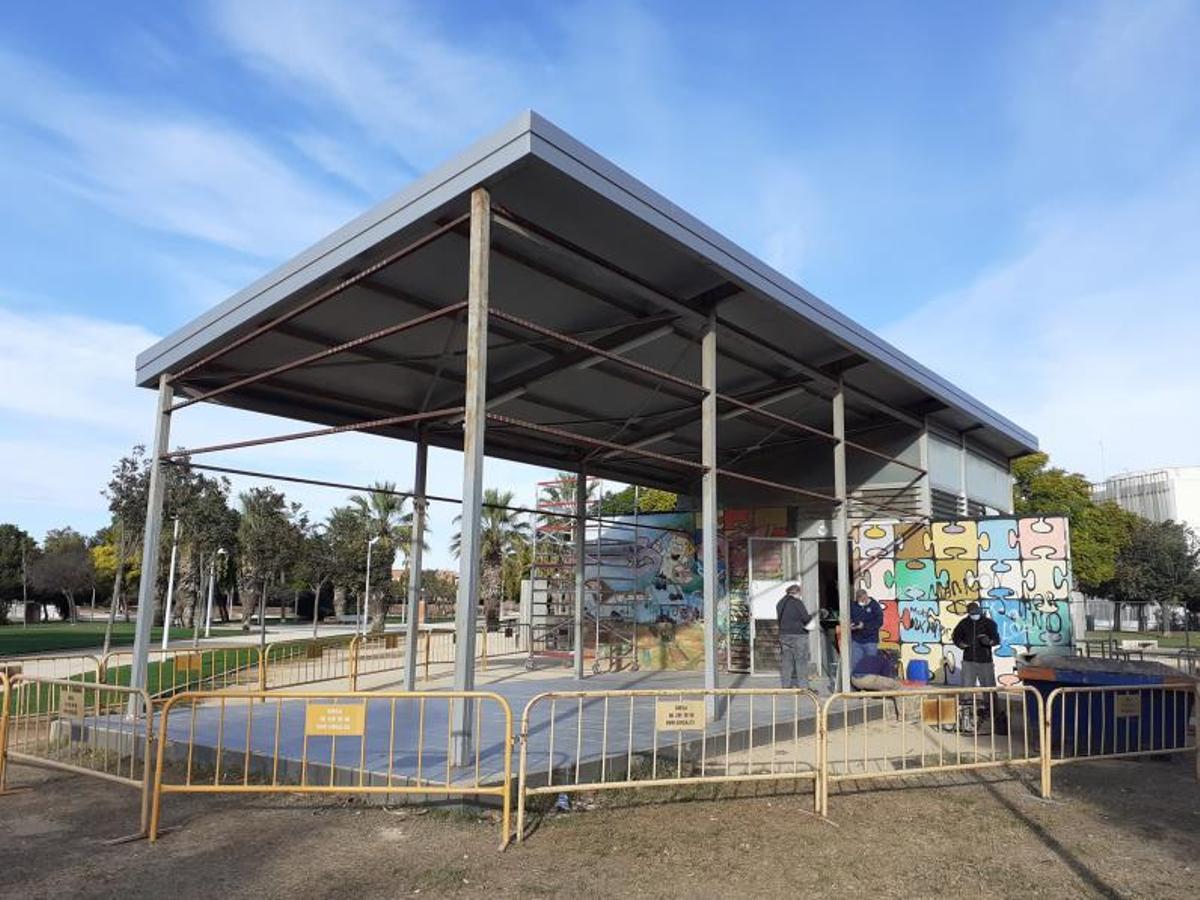 Obras de rehabilitación del quiosco de Paluzié. | A. C.