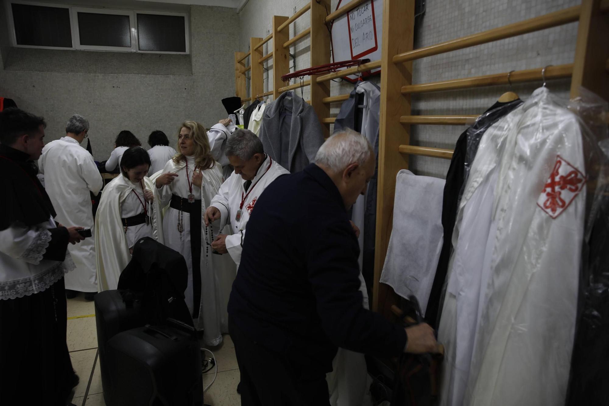 El mal tiempo obliga a suspender la procesión del Encuentro en Gijón