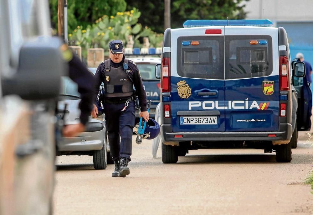 Detenidos padre e hijo atrincherados en su casa tras agredir a un policía en Palma
