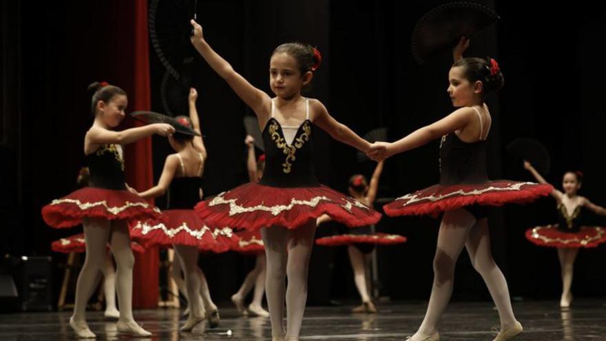 Participantes en el festival solidario de Manos Unidas.  | LUISMA MURIAS