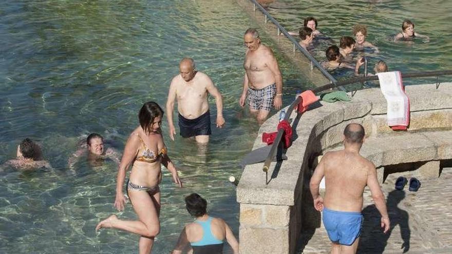 Así estaba la piscina termal de As Burgas ayer a las 10,30. // Brais Lorenzo