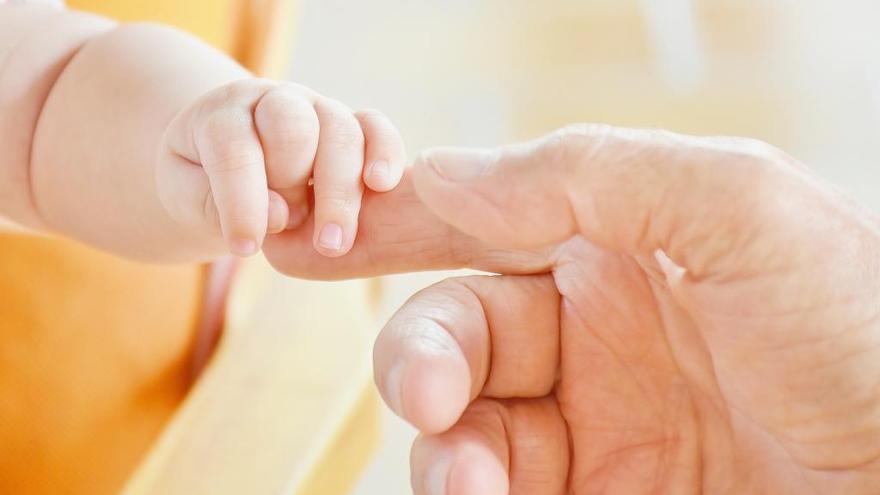 Consum amplía a 14 semanas el permiso de paternidad retribuido