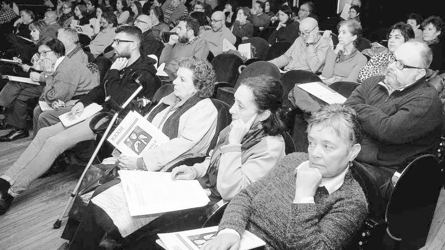 Asistentes, ayer, al acto inaugural del congreso. // Rafa Vázquez