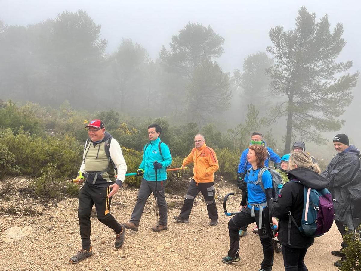 En la montaña con la ayuda de la barra direccional.