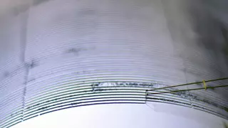 La magnitud de 5,5 de un terremoto puede ser dañina en tierra, pero "no origina un tsunami", según un experto