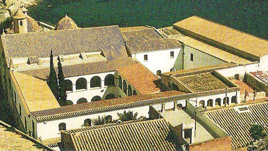 Antic claustre del convent dels pares dominics que albergà l&#039;Institut d&#039;Eivissa al llarg de més de 35 anys i que fou seu de la càtedra d&#039;Estudis Baleàrics, que creà el 1931 la Diputació Provincial.