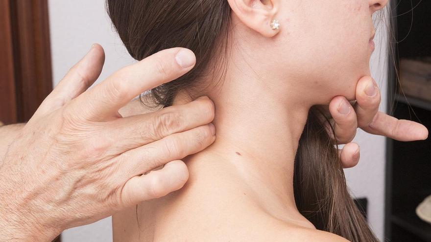 Si te pitan los oídos (acúfenos) el remedio puede estar en la mandíbula o en las cervicales