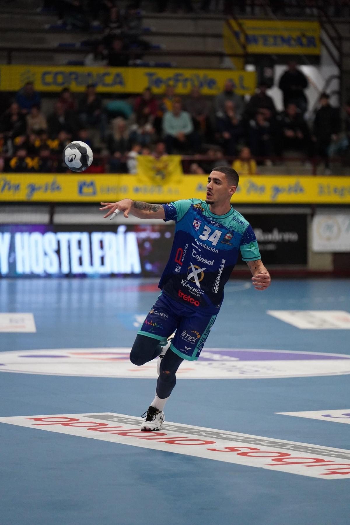 Mario Dorado, durante un lance de la primera mitad ante el Villa del Duero.