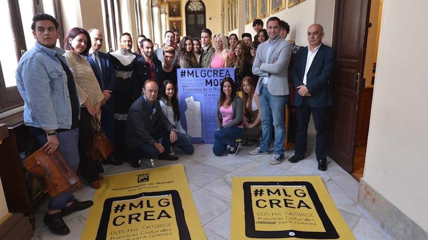 Los jóvenes diseñadores de la Pasarela MlgCrea, ayer en el Ayuntamiento de Málaga.