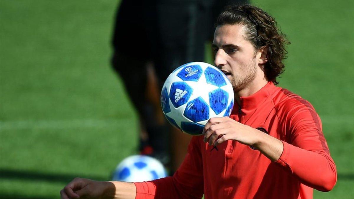 Rabiot entrenándose con el PSG antes de una jornada de Champions