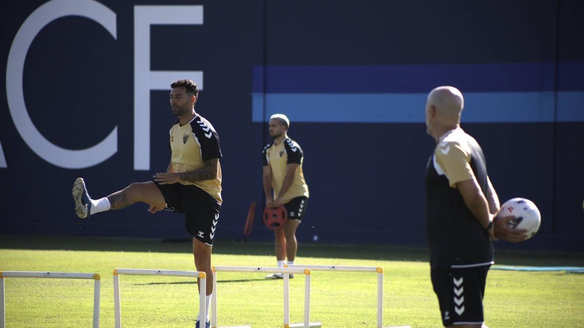Álex Pastor hizo su primer entrenamiento este lunes, 320 días después de su grave lesión.