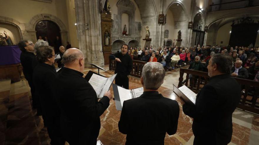 El encuentro de música sacra llena la iglesia de Santo Domingo