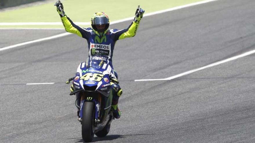 Rossi s&#039;emporta el duel amb Márquez, nou líder del Mundial